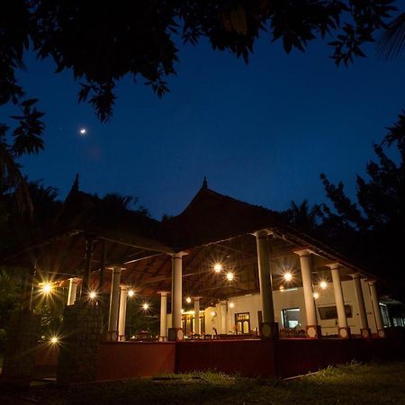 Palmgrove Lake Resort Alappuzha Ngoại thất bức ảnh