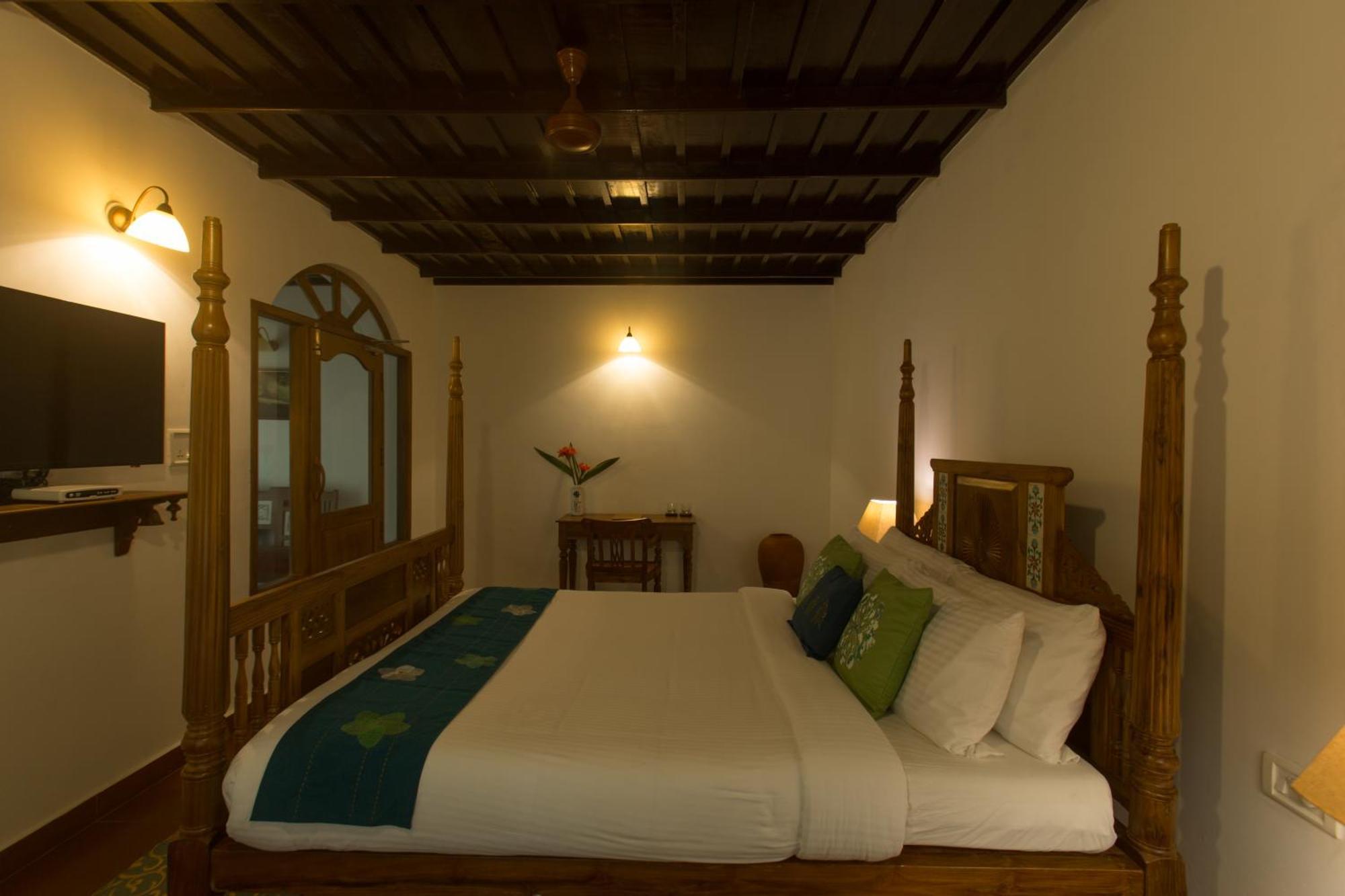 Palmgrove Lake Resort Alappuzha Ngoại thất bức ảnh