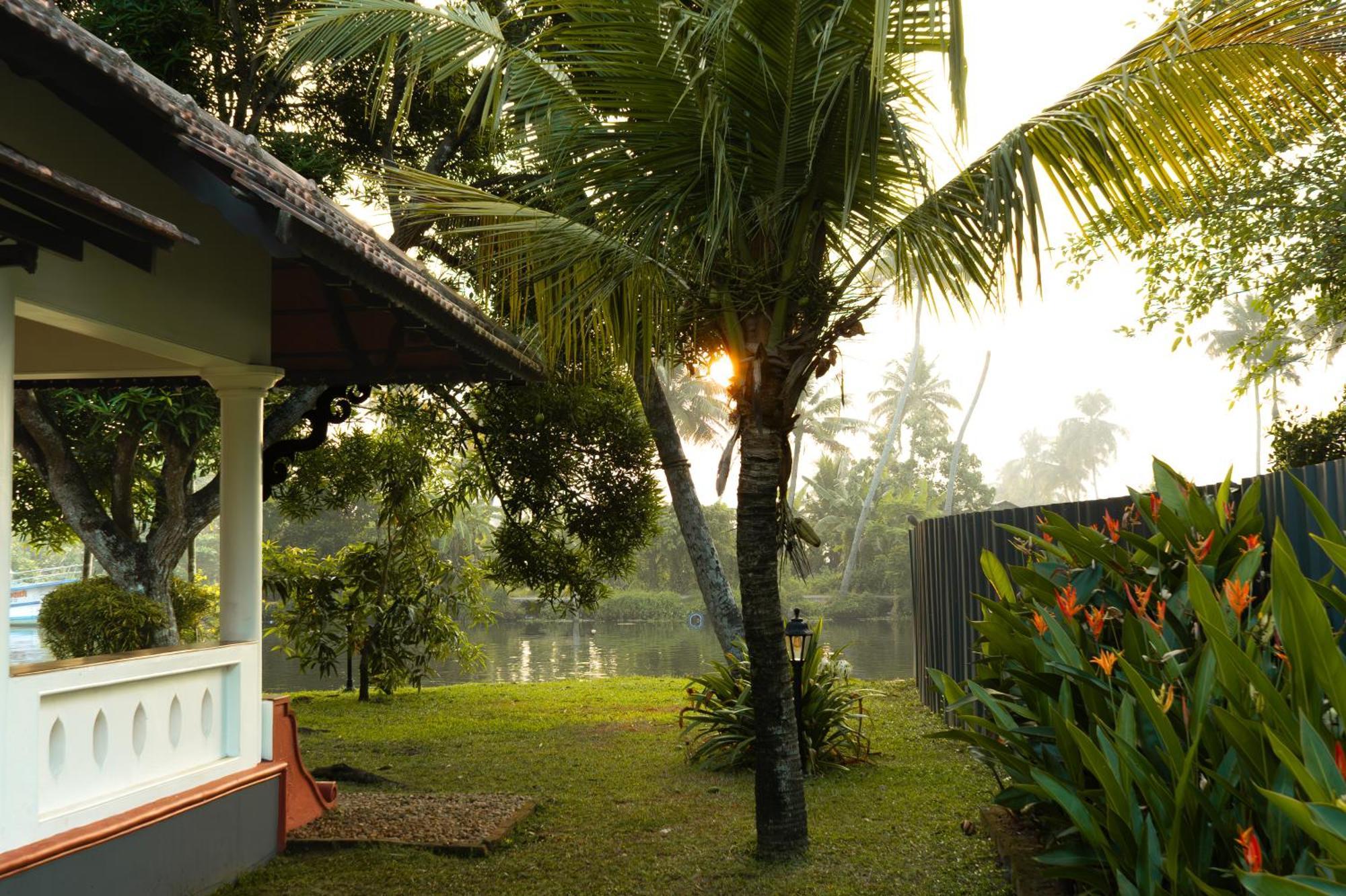 Palmgrove Lake Resort Alappuzha Ngoại thất bức ảnh
