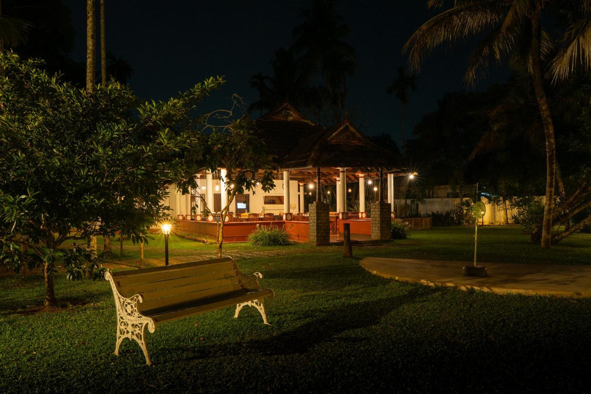 Palmgrove Lake Resort Alappuzha Ngoại thất bức ảnh