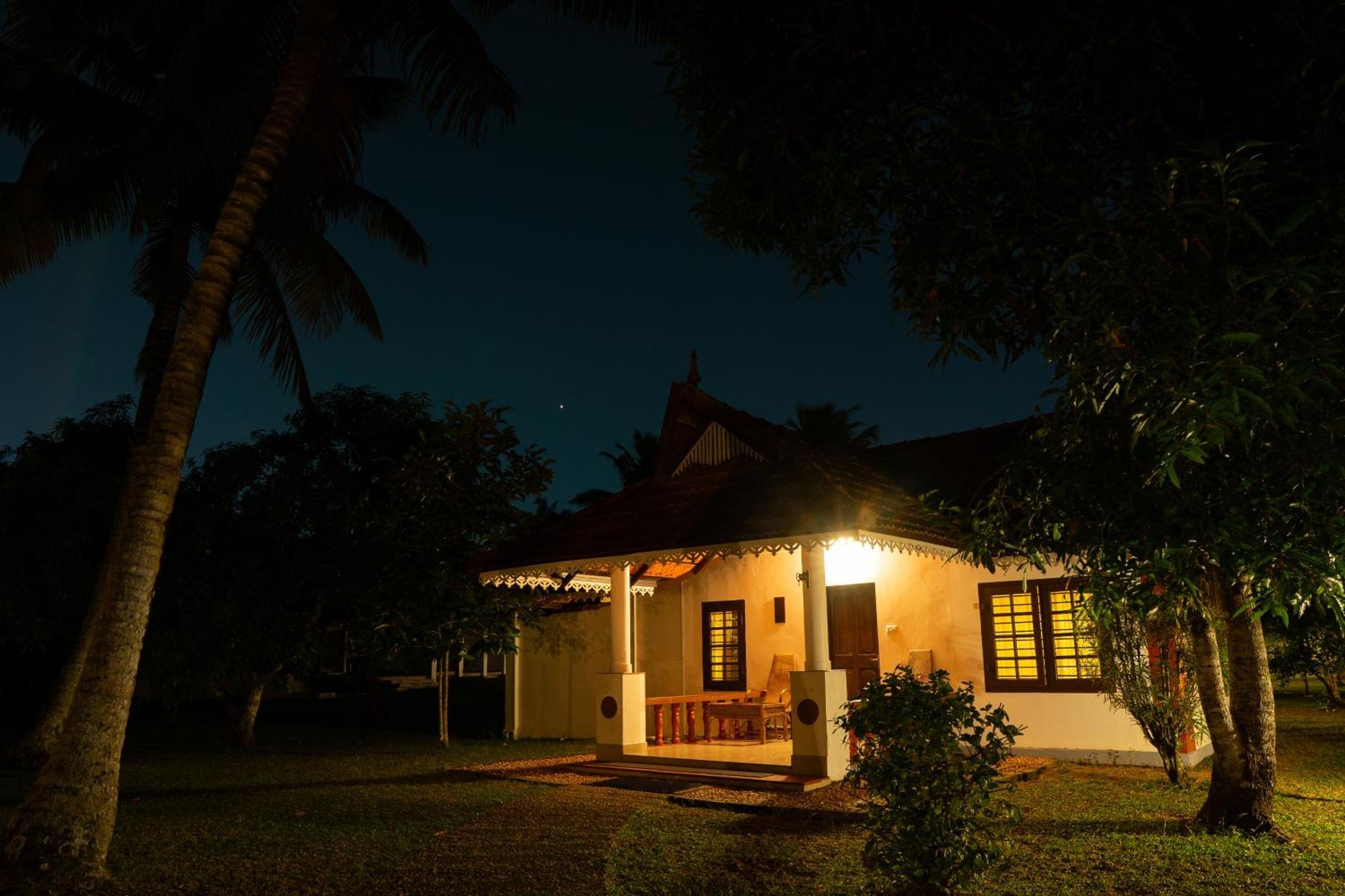 Palmgrove Lake Resort Alappuzha Ngoại thất bức ảnh