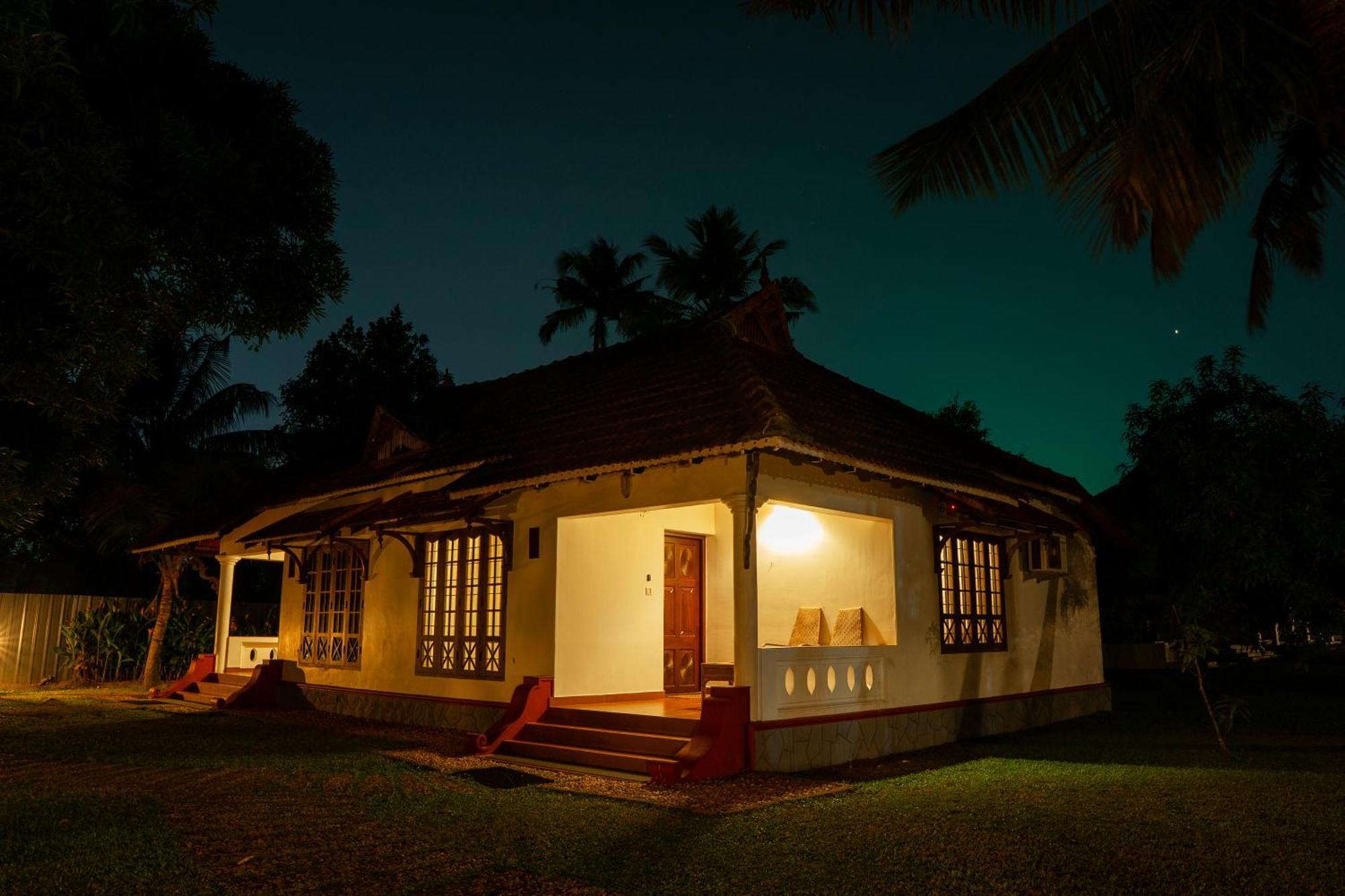 Palmgrove Lake Resort Alappuzha Ngoại thất bức ảnh