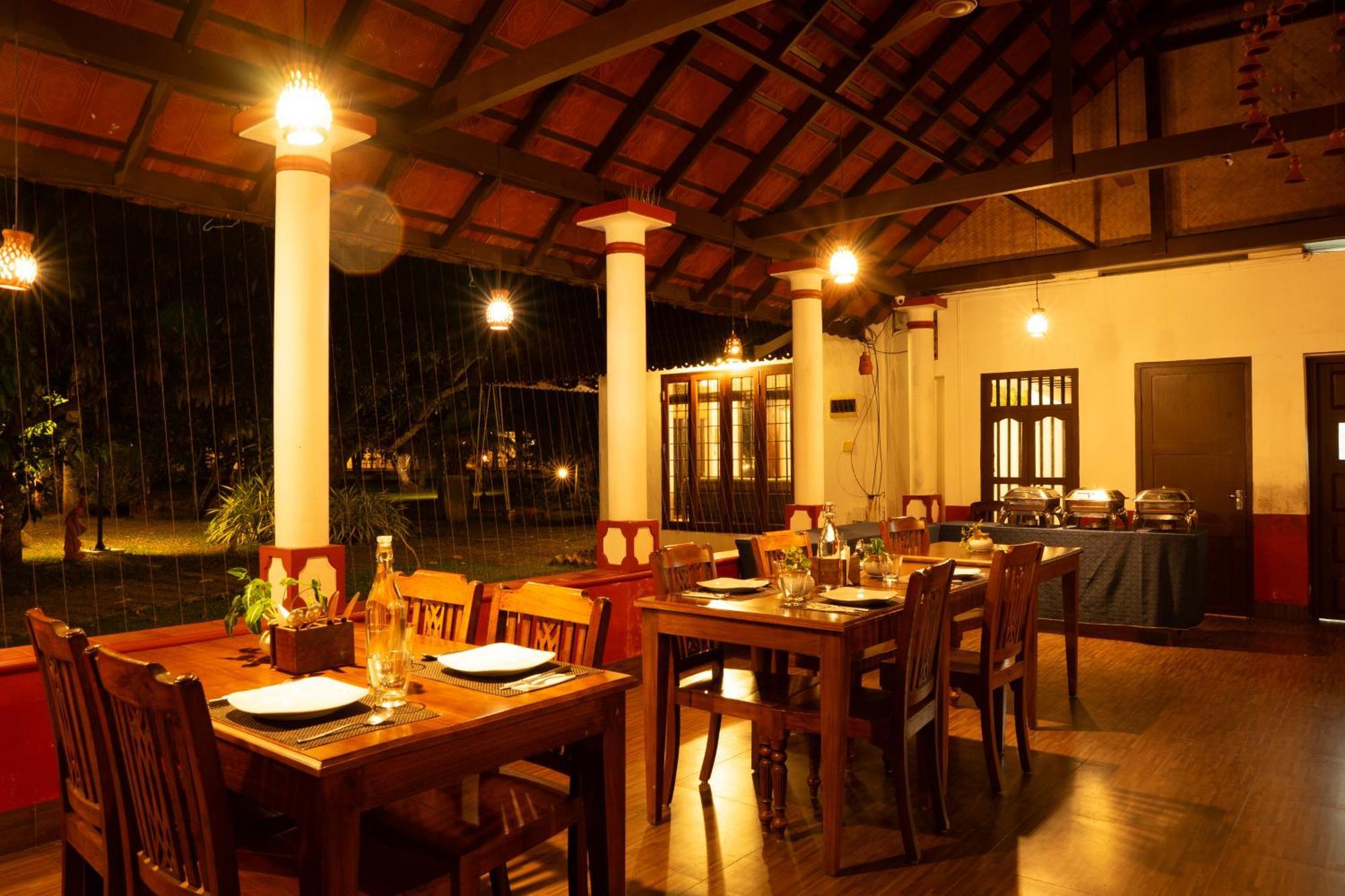 Palmgrove Lake Resort Alappuzha Ngoại thất bức ảnh