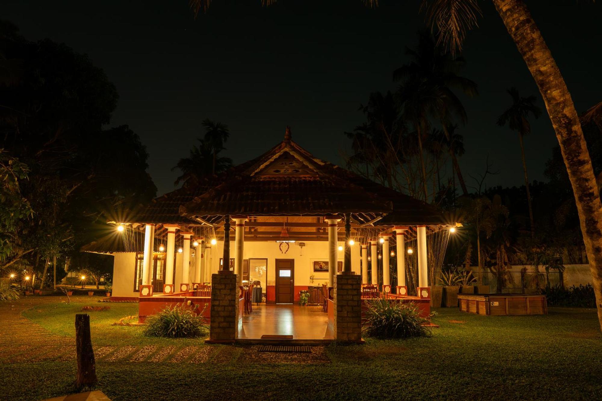 Palmgrove Lake Resort Alappuzha Ngoại thất bức ảnh