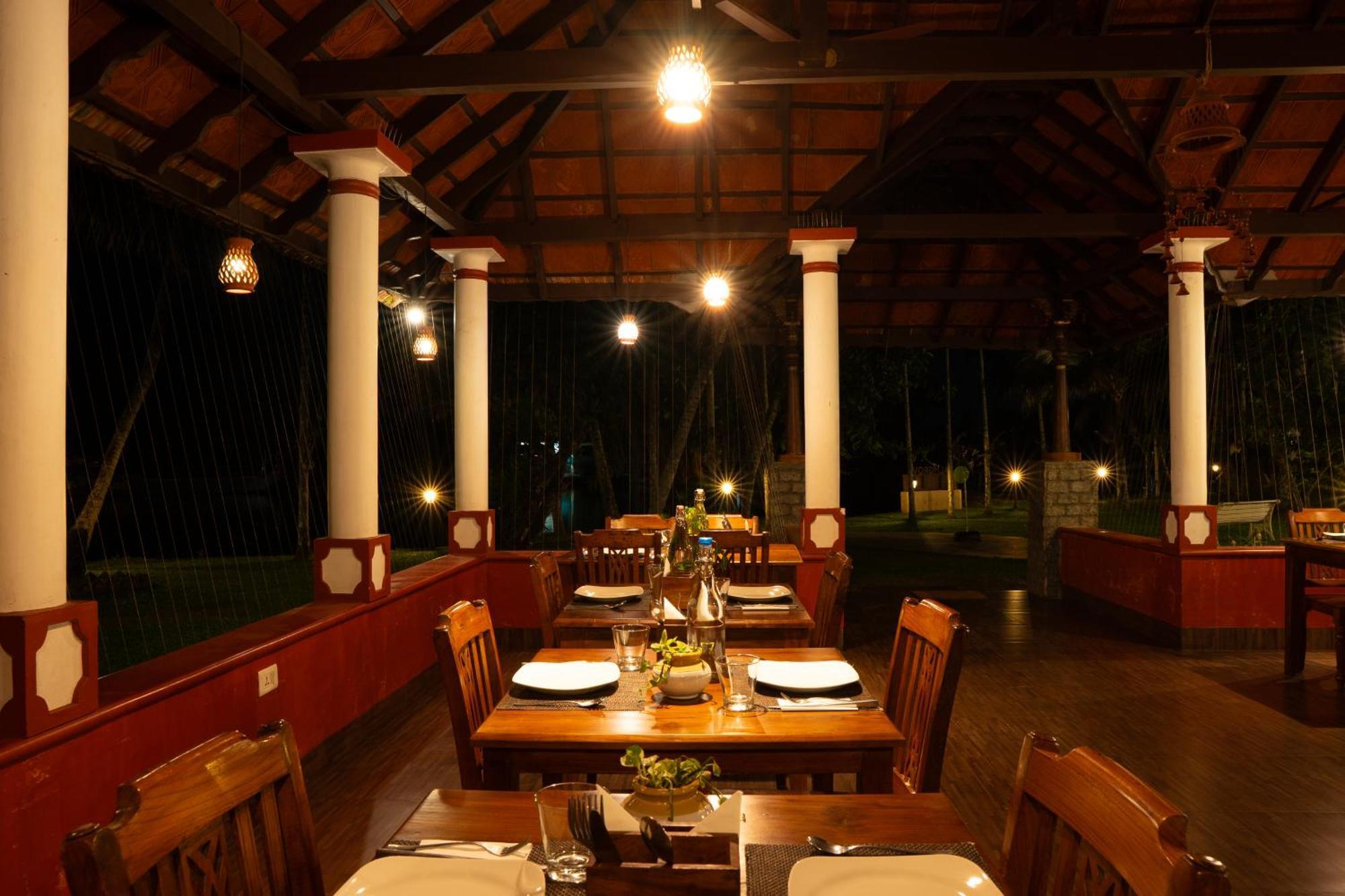 Palmgrove Lake Resort Alappuzha Ngoại thất bức ảnh