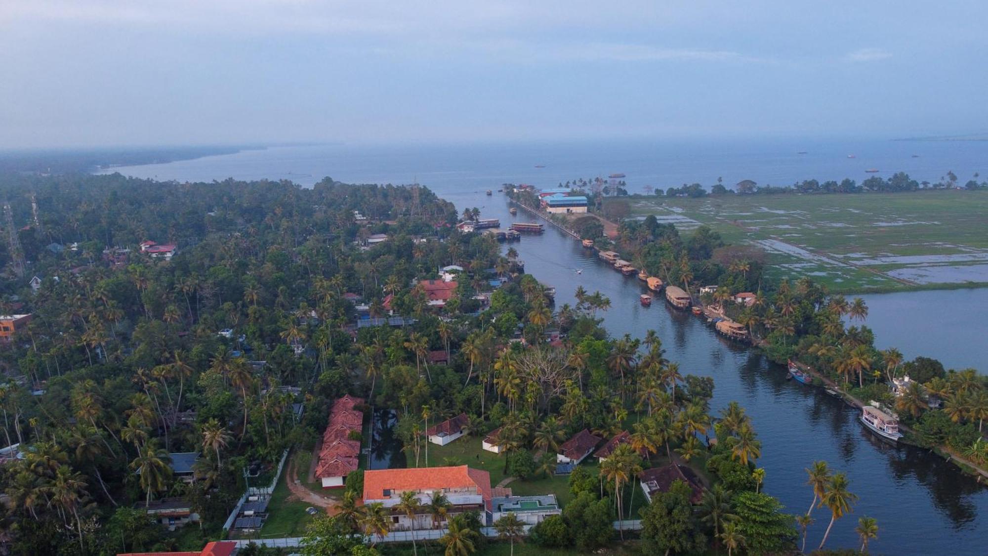 Palmgrove Lake Resort Alappuzha Ngoại thất bức ảnh