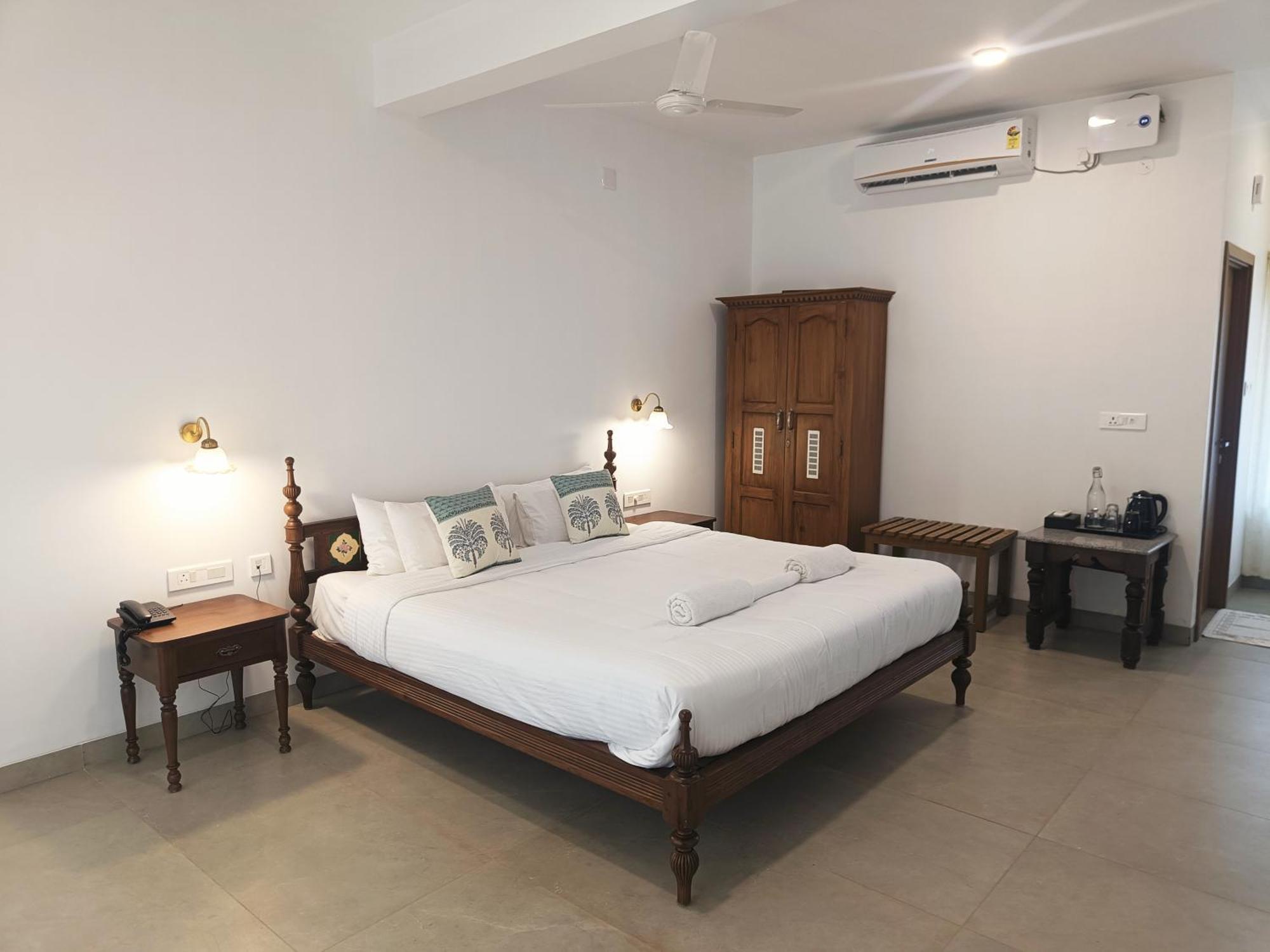 Palmgrove Lake Resort Alappuzha Ngoại thất bức ảnh