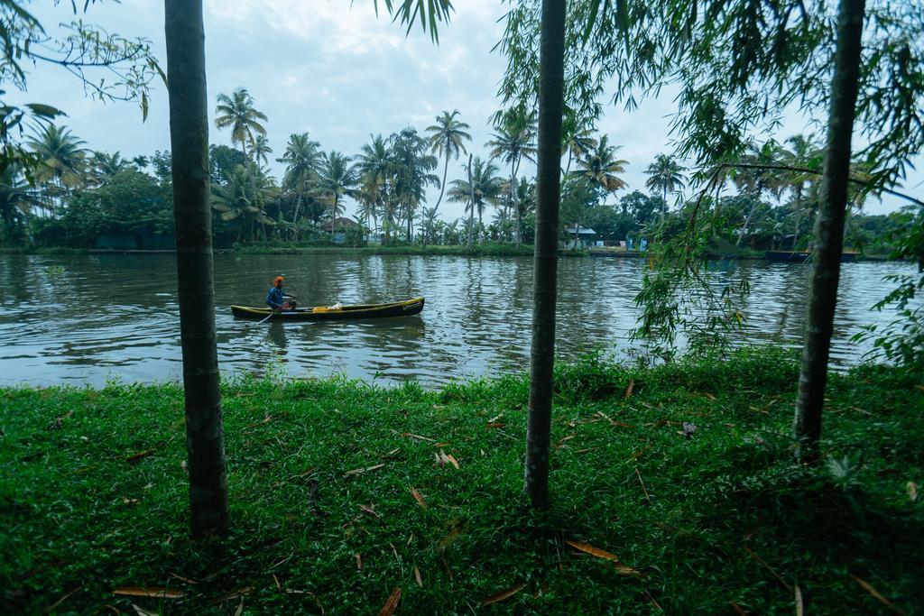 Palmgrove Lake Resort Alappuzha Ngoại thất bức ảnh