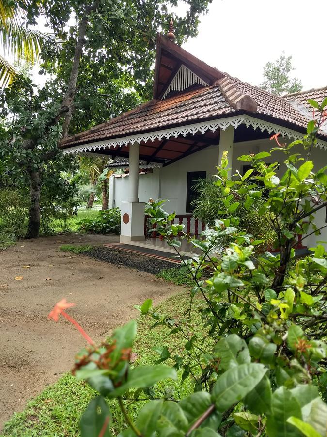 Palmgrove Lake Resort Alappuzha Ngoại thất bức ảnh